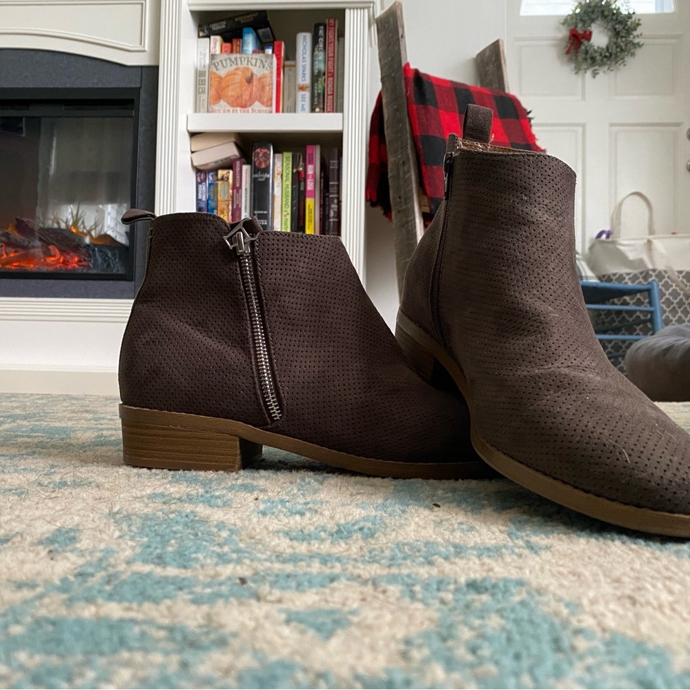 Universal threads ankle booties. In great condition. Worn for a photo shoot.